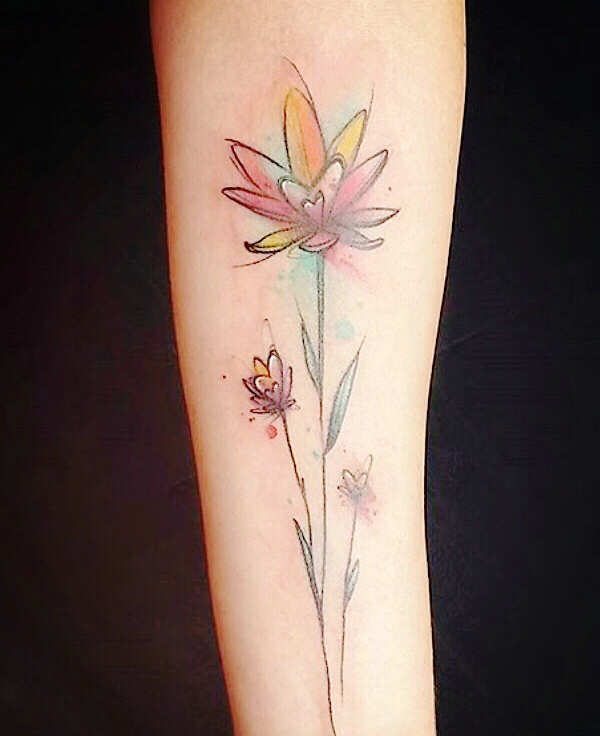 唯美好看的手臂水彩花朵纹身图案