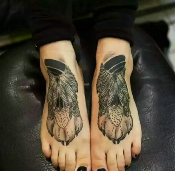 个性女孩双脚背时尚图腾纹身图案