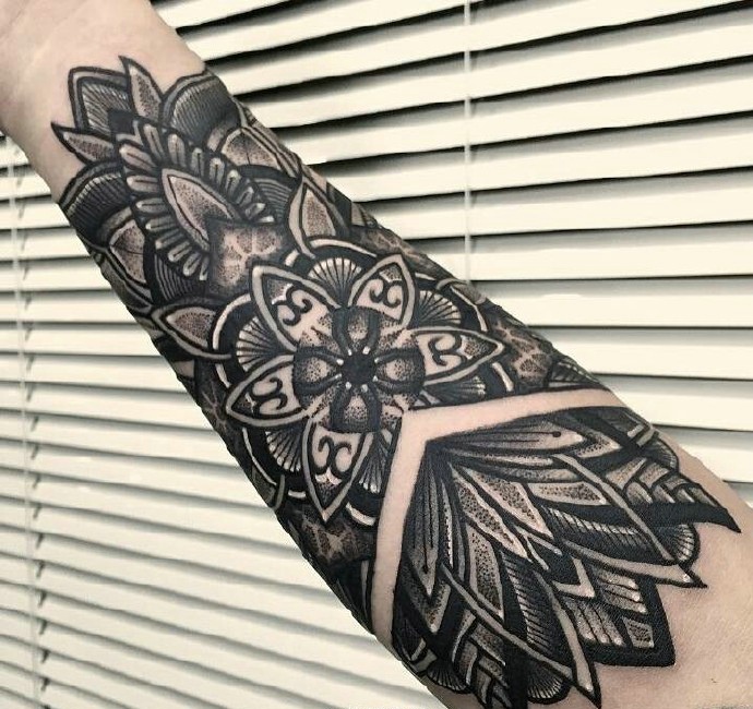 个性帅气的手臂梵花纹身图案