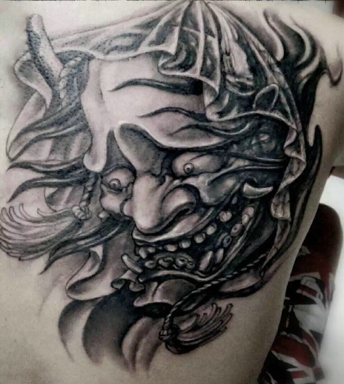 后背传统黑灰般若纹身图案