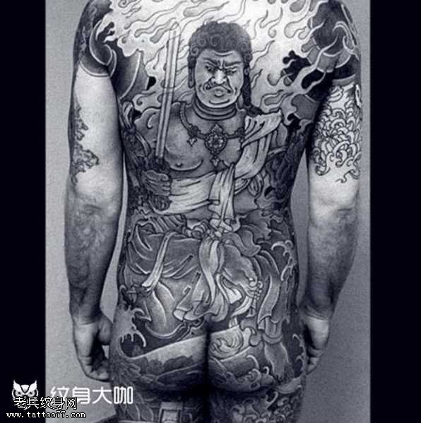 满背黑白不动明纹身图案