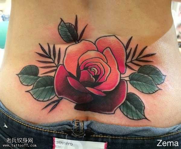 腰部玫瑰纹身图案