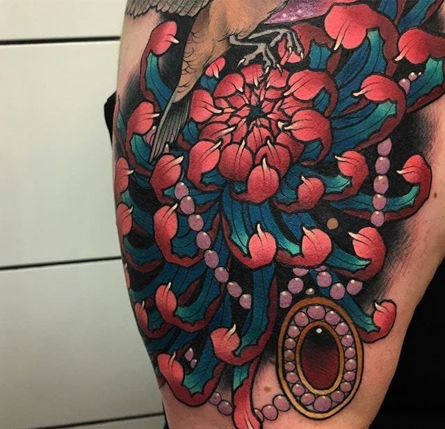 美女的超漂亮的宝石装饰的纹身图案来自达里尔