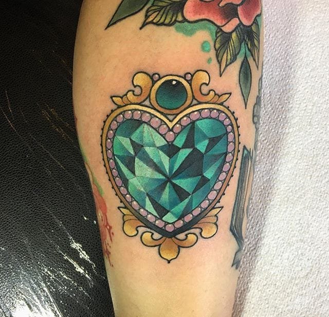 美女的超漂亮的宝石装饰的纹身图案来自达里尔