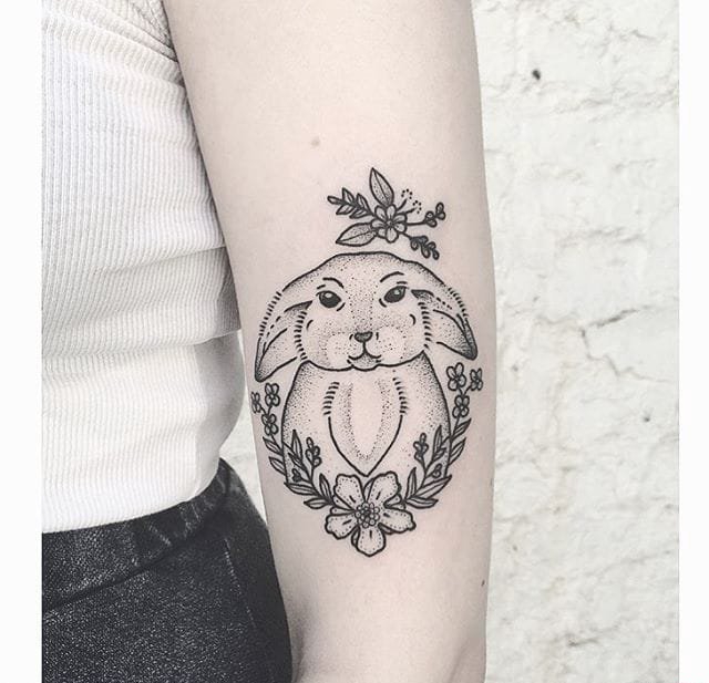 女性最爱的简单的黑色动物和植物纹身图案