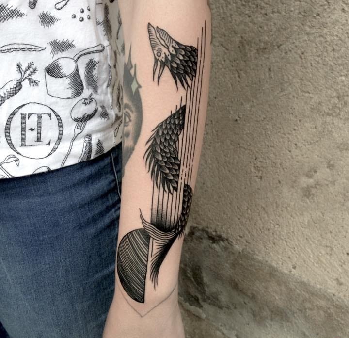 简单的黑色线条纹身图案来自于韦勒