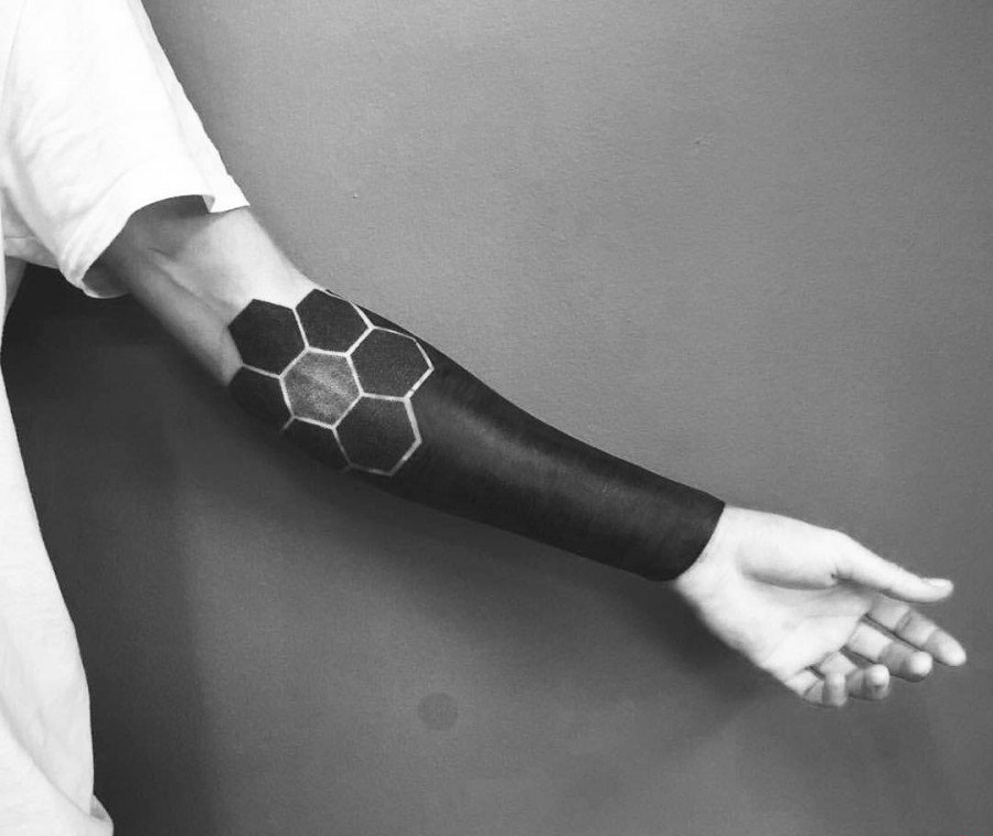 男性帅气的几何图形花臂纹身图案