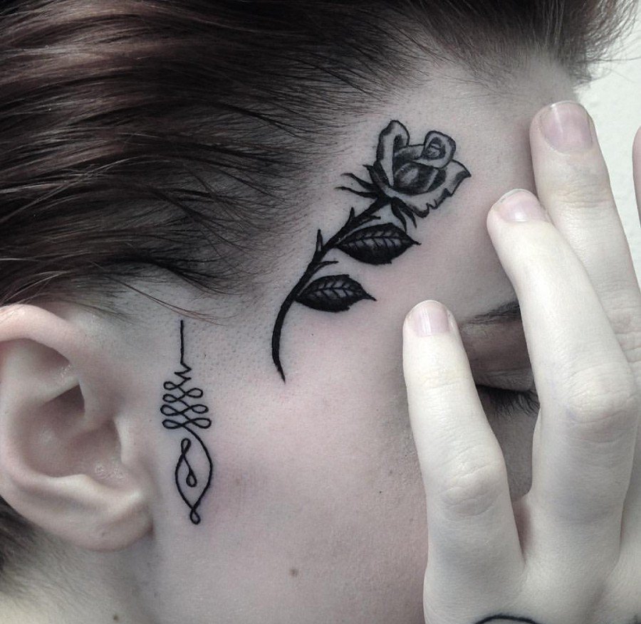 女性大胆的脸部纹身图案