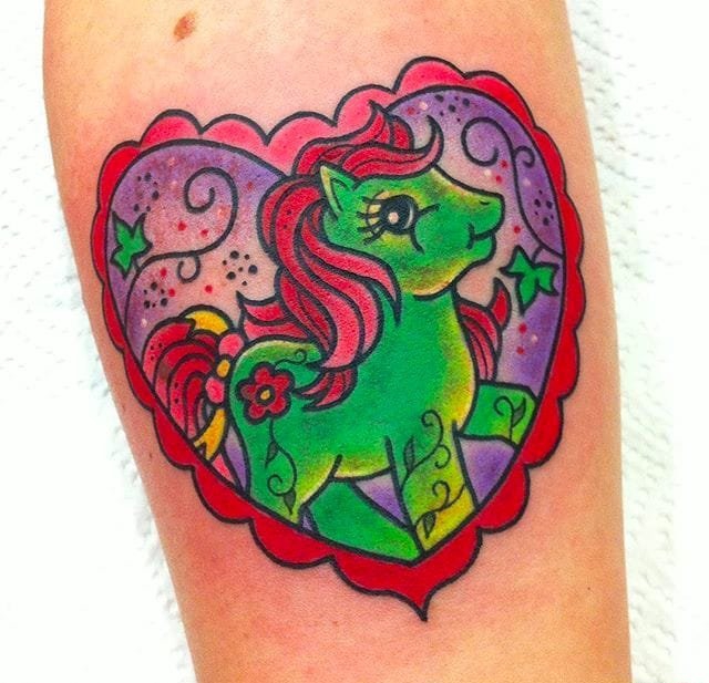 彩色的卡通动物纹身小马驹和凯蒂猫纹身图案