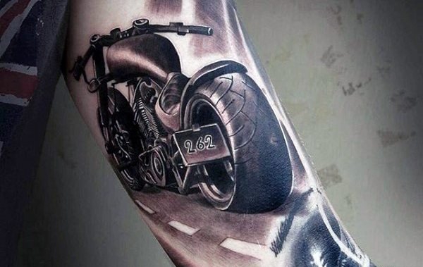 摩托车爱好者们身上帅气的摩托车纹身图案缩略频道推荐图