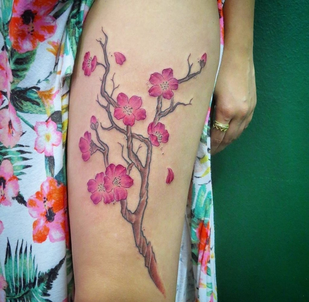 女性喜爱的美丽的樱花纹身图案