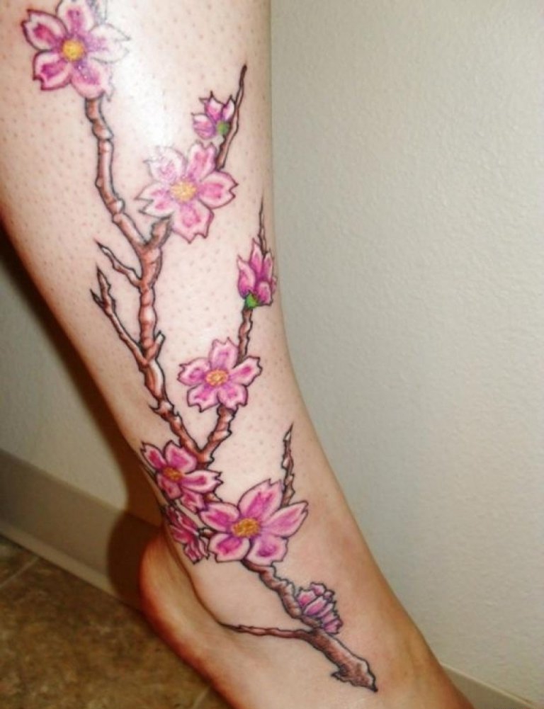 女性喜爱的美丽的樱花纹身图案