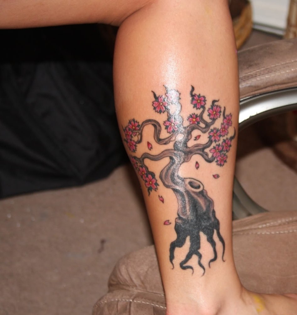 女性喜爱的美丽的樱花纹身图案