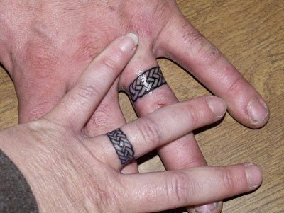 情侣恋人手指关节上的各种指环纹身图案
