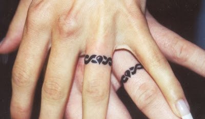 情侣恋人手指关节上的各种指环纹身图案