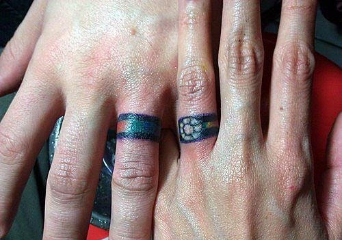 情侣恋人手指关节上的各种指环纹身图案