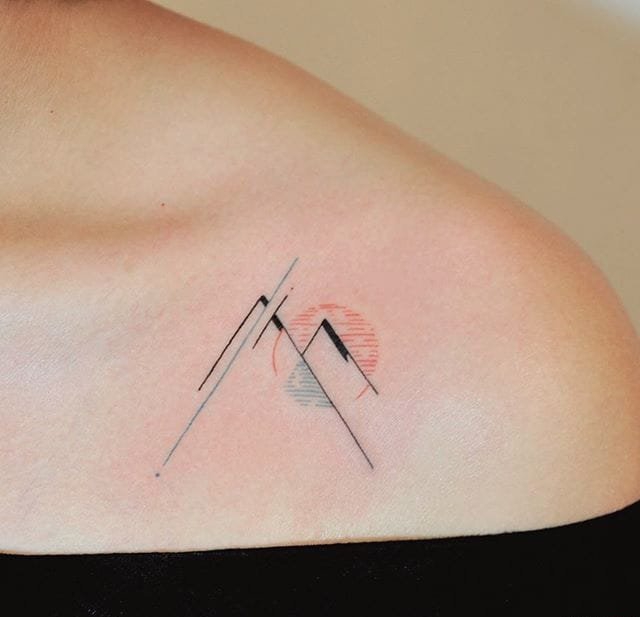 看起来有点杂乱的抽象几何纹身图案