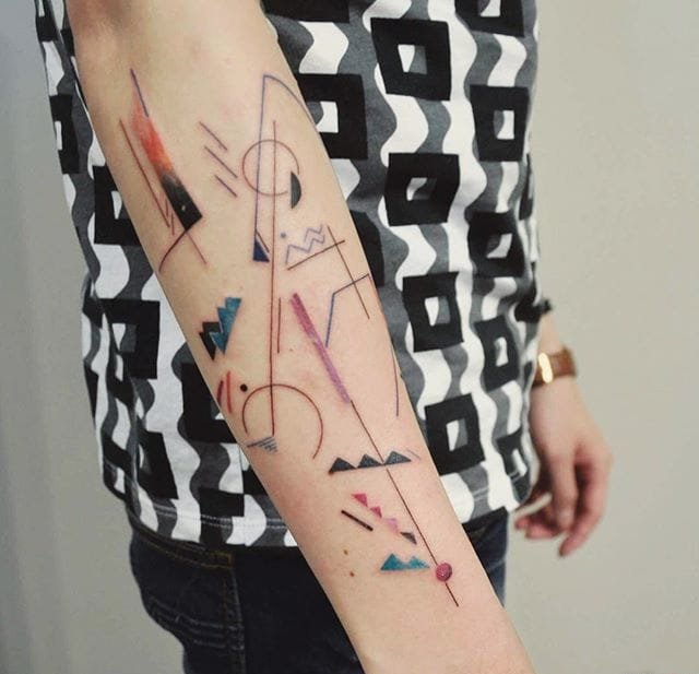 看起来有点杂乱的抽象几何纹身图案