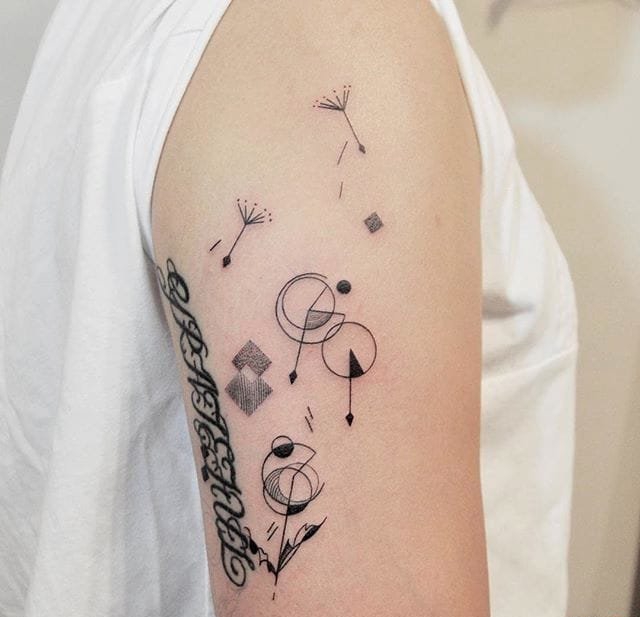 看起来有点杂乱的抽象几何纹身图案