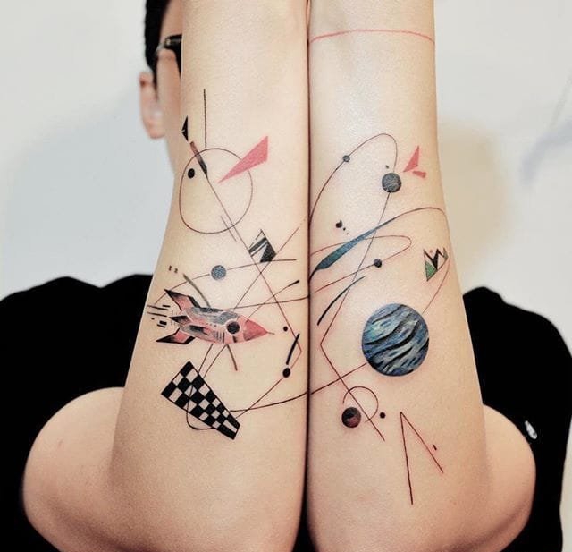 看起来有点杂乱的抽象几何纹身图案