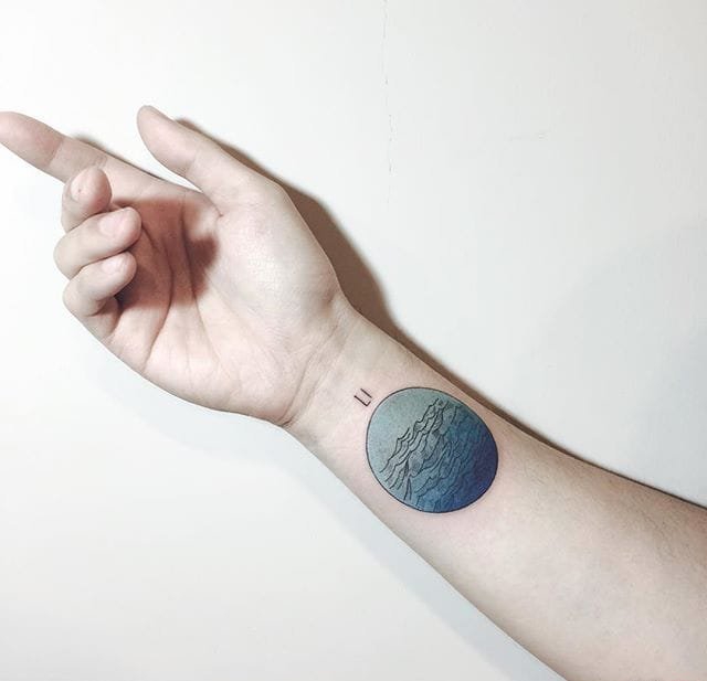 看起来有点杂乱的抽象几何纹身图案