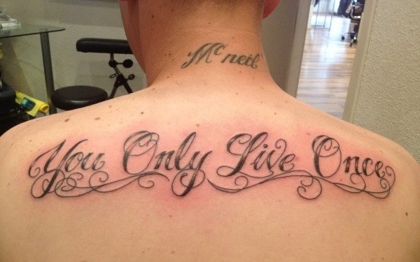 个性的引用多段落英文字纹身图案