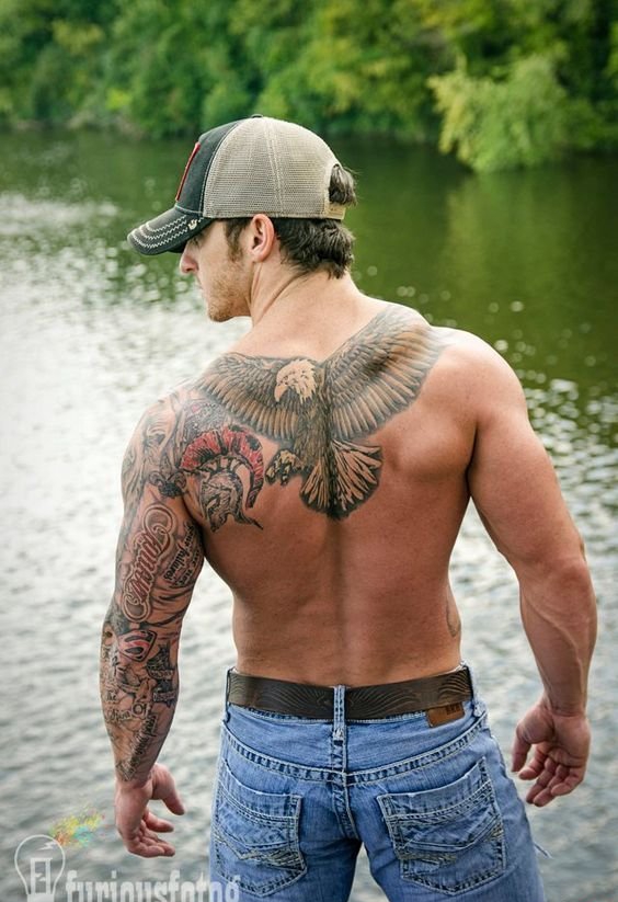 男性背部满背超霸气白头鹰纹身图案