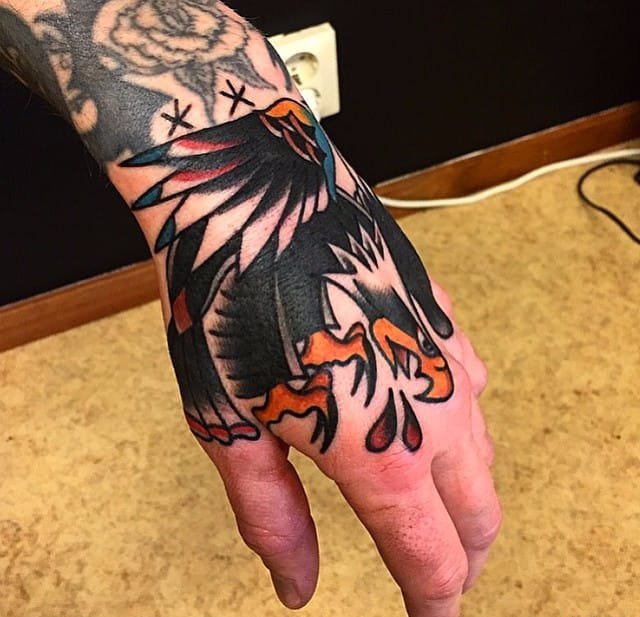 男生帅气的传统纹身图案来自纹身师马特