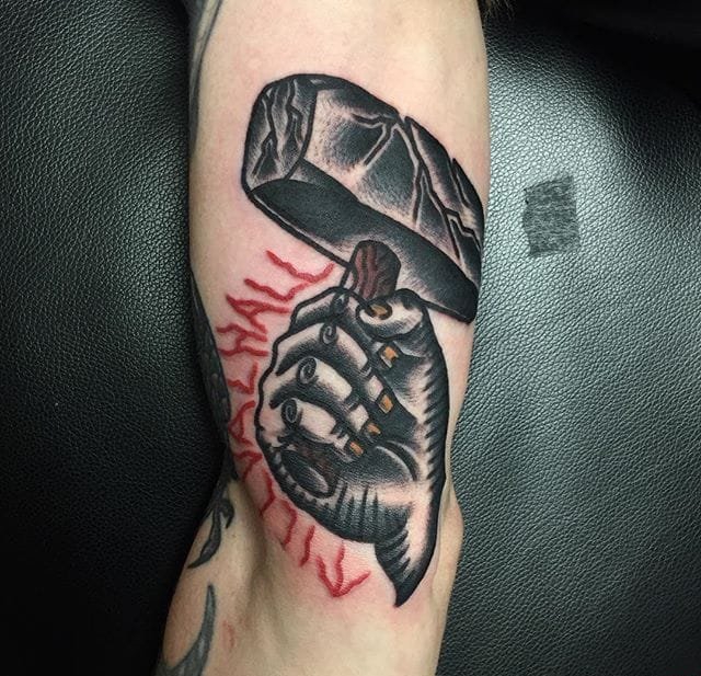 男生帅气的传统纹身图案来自纹身师马特