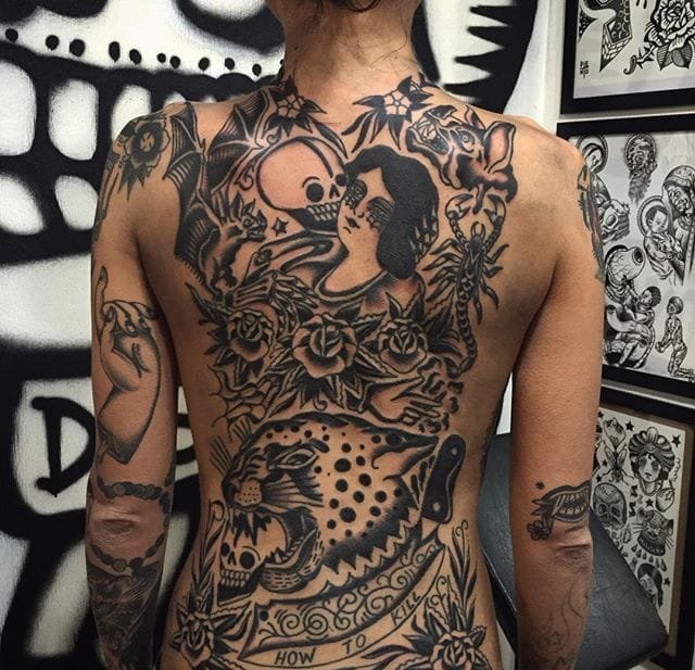 男子喜爱的头骨和人物头像和动物的满背纹身图案
