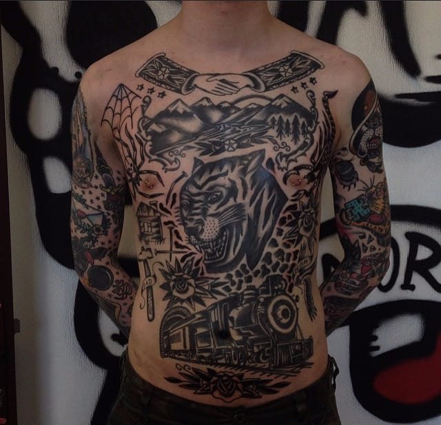 男子喜爱的头骨和人物头像和动物的满背纹身图案