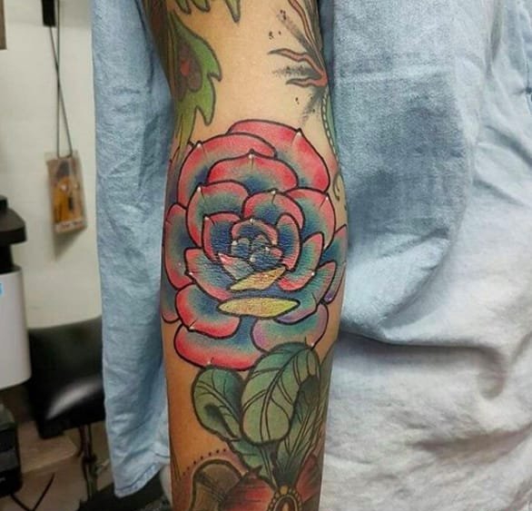 女生喜爱的13款彩色的甜美的多肉植物纹身图案