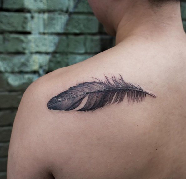 30款精致漂亮的羽毛纹身图案