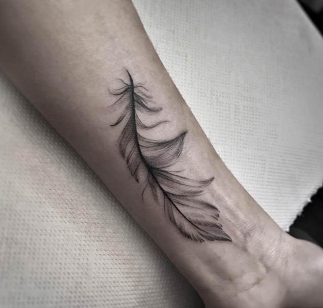 30款精致漂亮的羽毛纹身图案