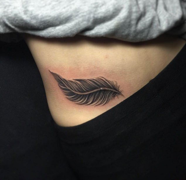 30款精致漂亮的羽毛纹身图案