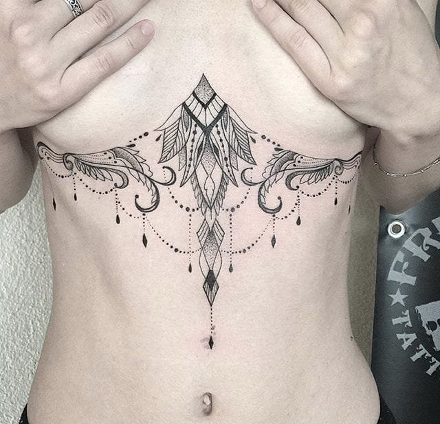 多款女性胸骨腹部上漂亮精致的装饰风格纹身图案