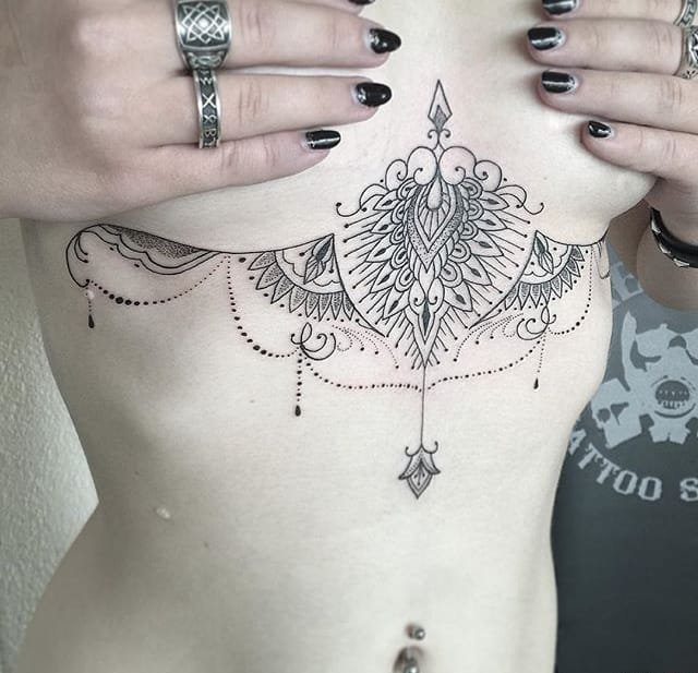 多款女性胸骨腹部上漂亮精致的装饰风格纹身图案