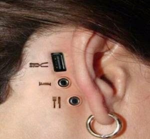 女孩耳后根上的小清新纹身图案