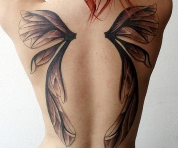 女性背部漂亮的天使翅膀纹身图案