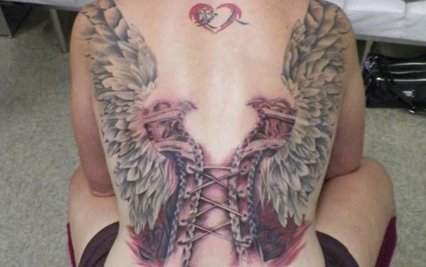 女性背部时尚前卫的背部紧身内衣设计纹身图案