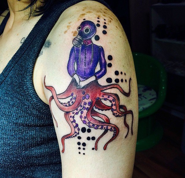 女性身上漂亮的大章鱼纹身图案