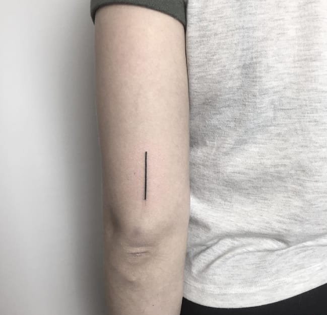 很简单的黑色几何直线纹身图案
