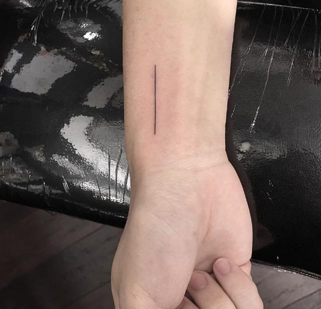 很简单的黑色几何直线纹身图案