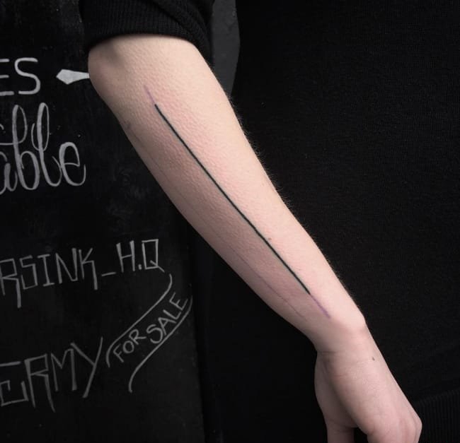 很简单的黑色几何直线纹身图案