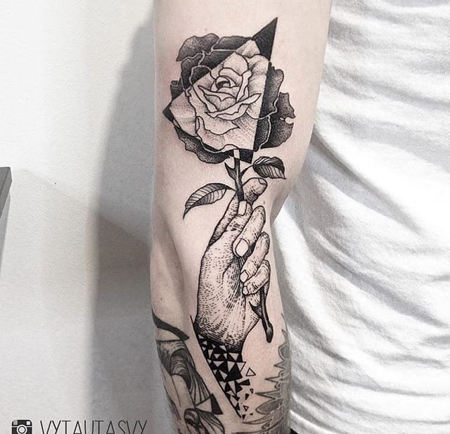 奇妙的黑色的几何点刺纹身图案