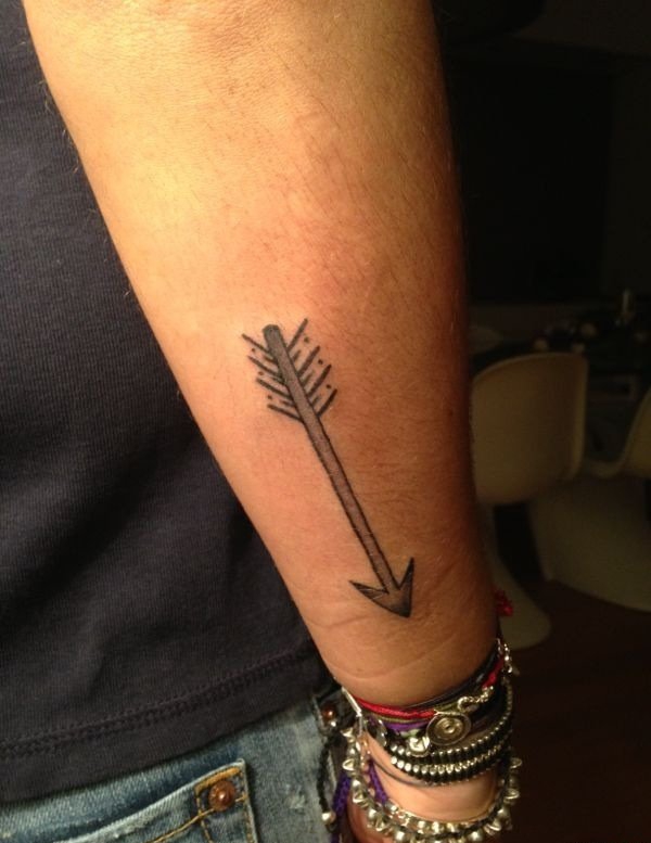 15款女性身上简单的弓箭纹身图案