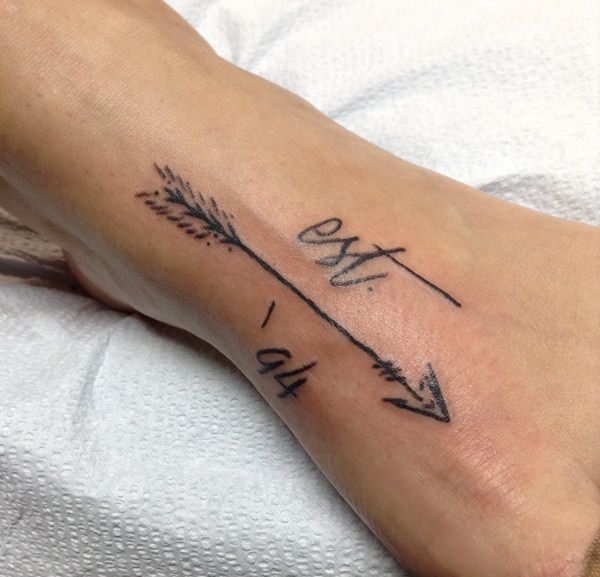 15款女性身上简单的弓箭纹身图案