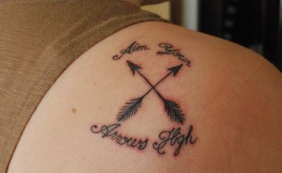 15款女性身上简单的弓箭纹身图案