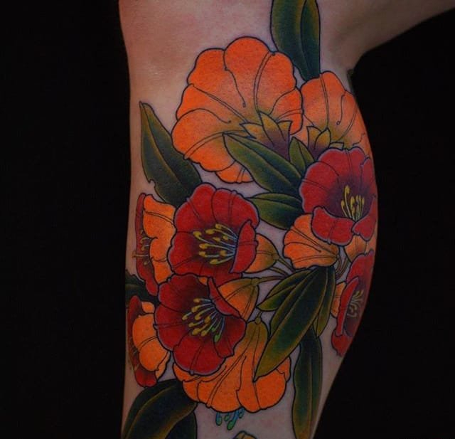充满活力的彩色花朵纹身图案来自于纹身师Artemy Neumoin
