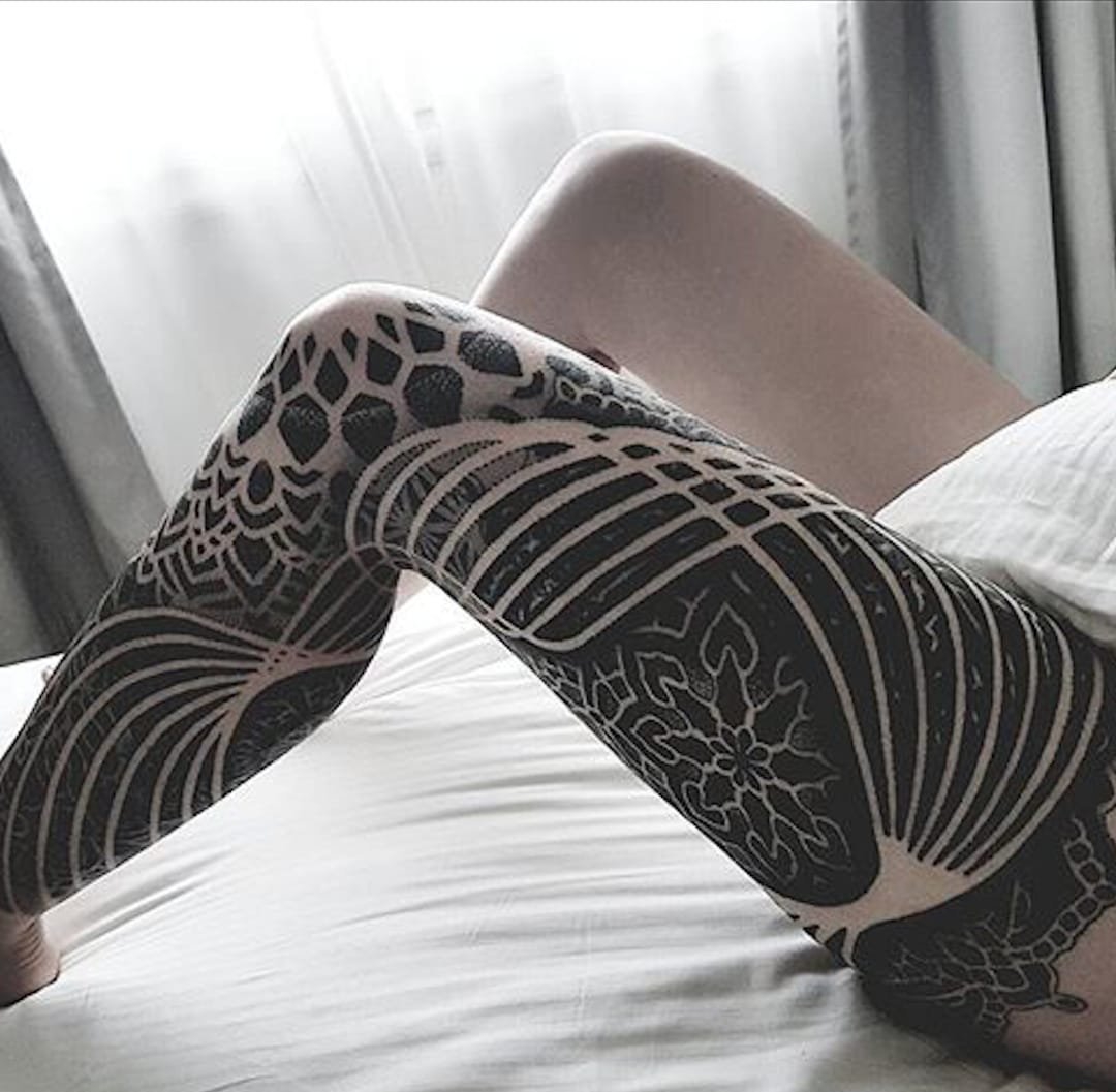 多款大胆的大面积黑色点刺风格纹身图案来自埃里克